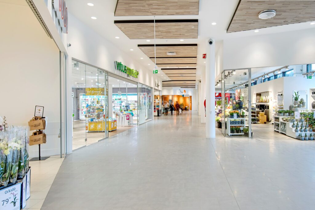 Lurabyen Kjøpesenter en populære plass for butikker. Ta kontakt med eiendomsforvalter Ferrum for mer informasjon
